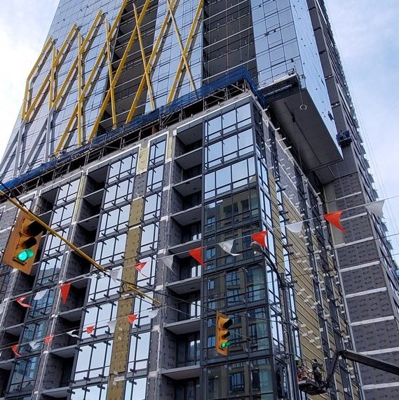 8X On The Park EpkACmtVgAEr UW 569x570