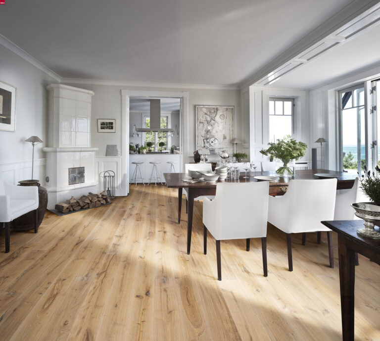 Oak Hultaby 2000px 1 768x689