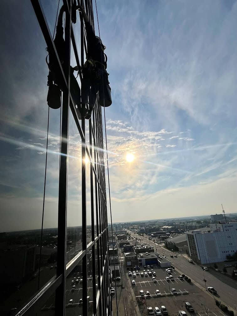 High Rise Window Cleaners C9VvG7IYy6VTj64OiJHZ8u8JYAEmMkCHdn1btFwE