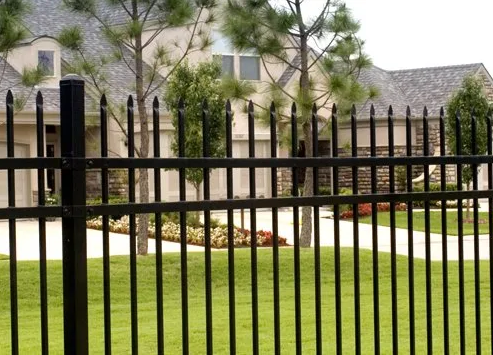 Andrew-Thomas Contractors - A Denver Fence Company QT7FOKDpSshrF9tQ7h4IxEj9DbHlFi6Tgzz7oWro