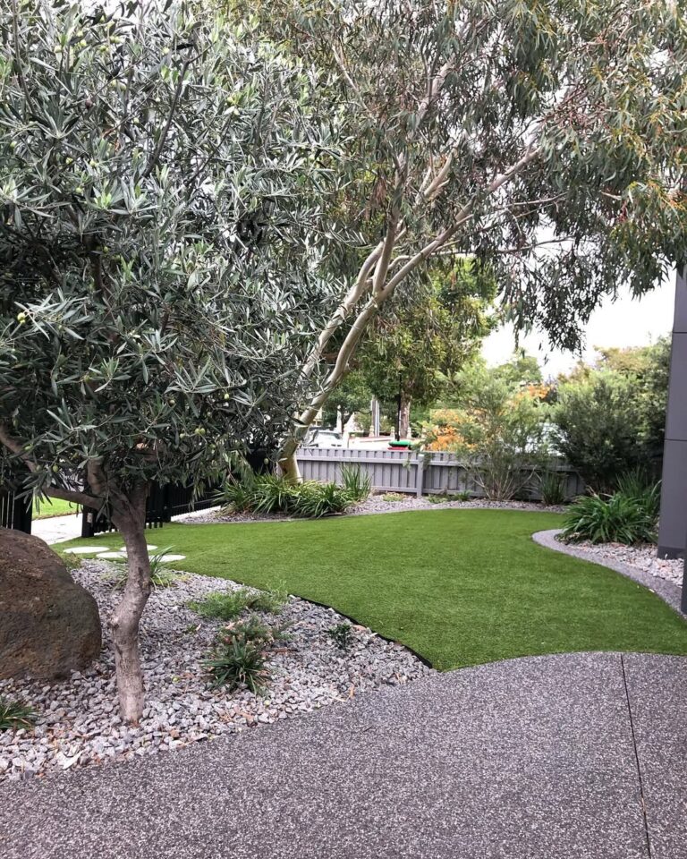 lawn maintenance melbourne 768x960