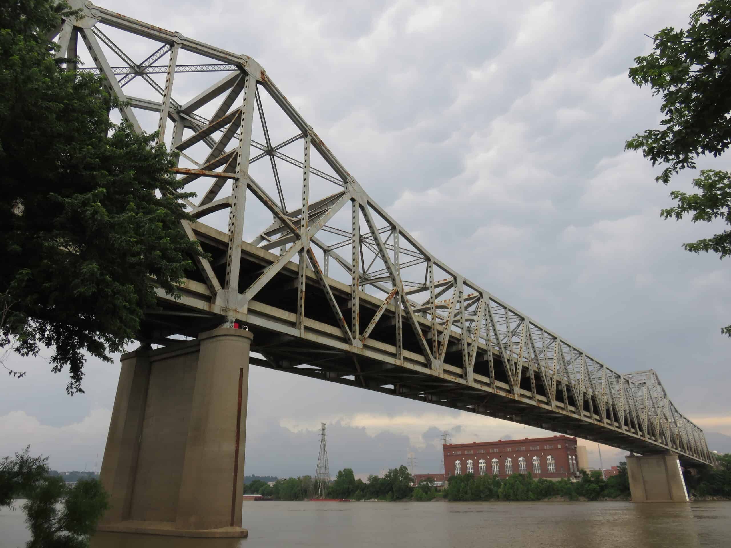 Brent Spence Bridge carrying I-71/I-75 across the Ohio River between Cincinnati and Covington