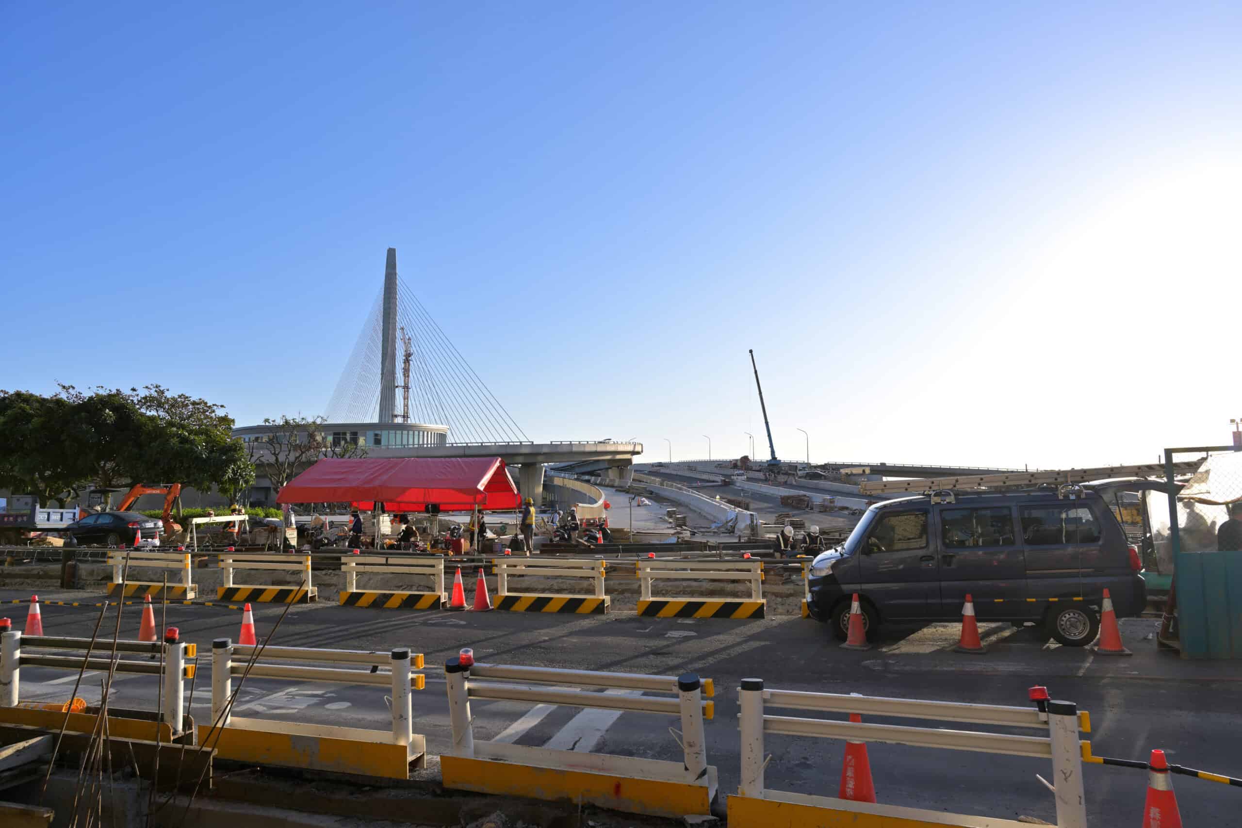 Danjiang Bridge's single-pylon cable-stayed structure spanning the Tamsui River estuary
