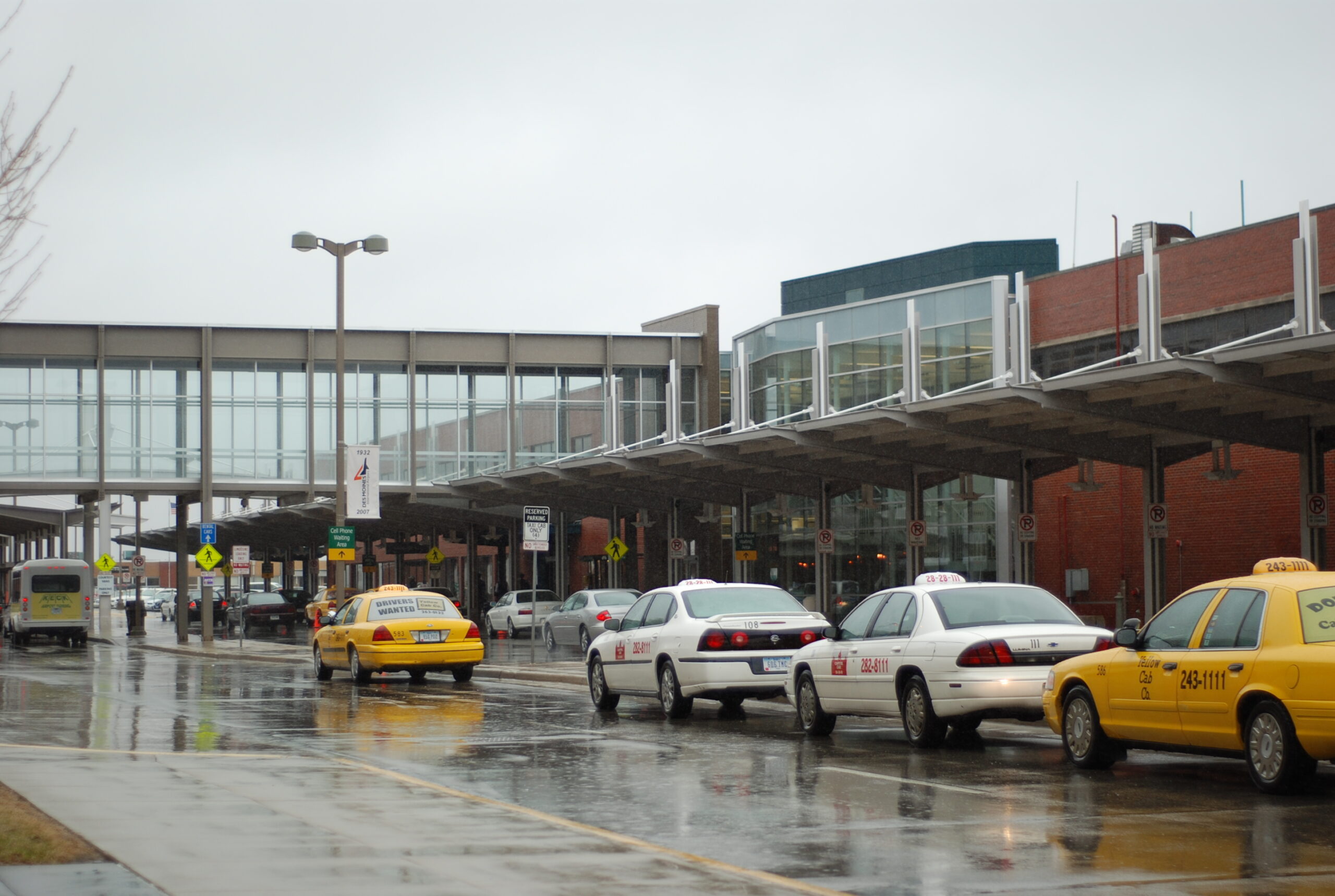 Des Moines International Airport terminal