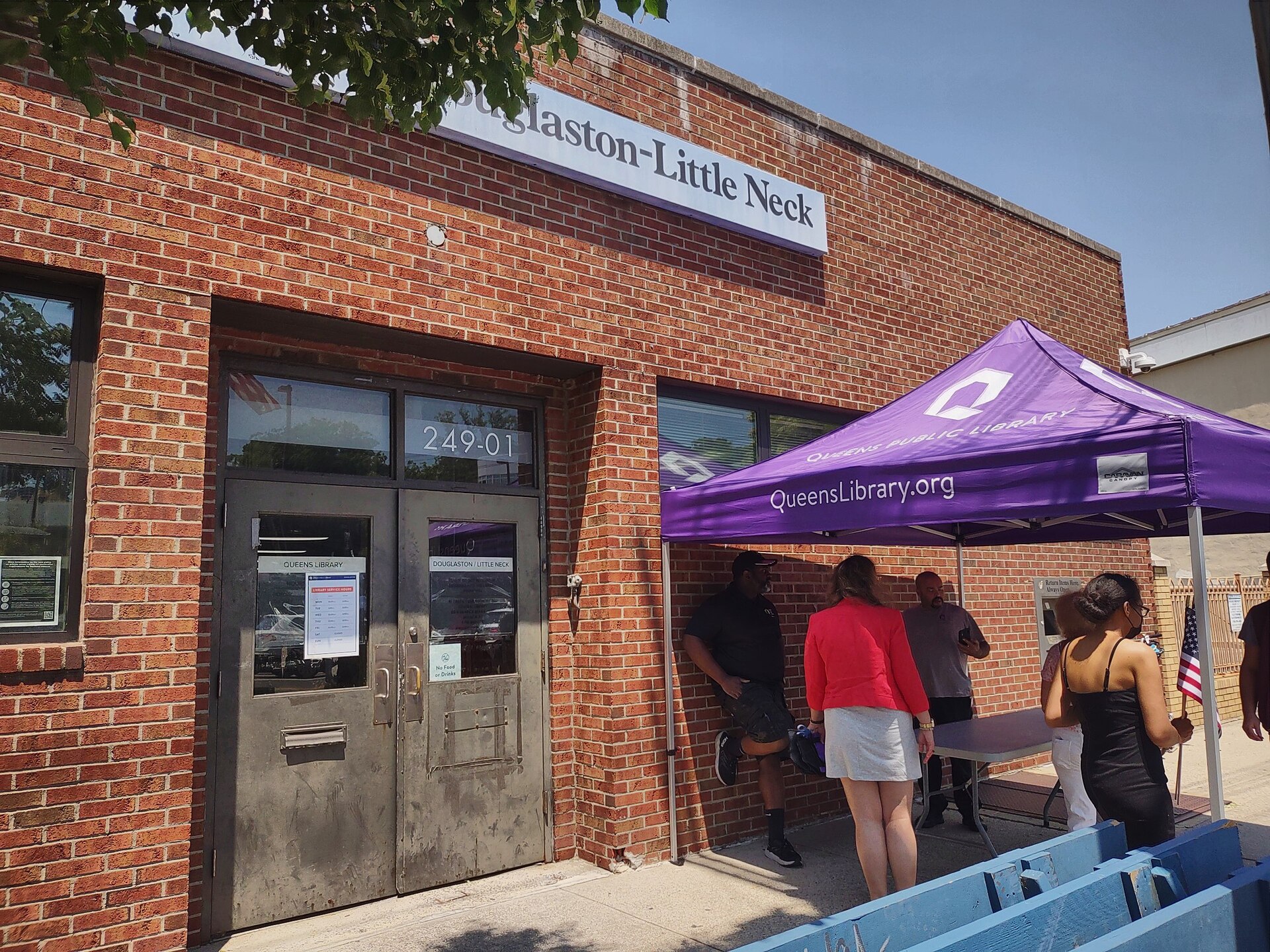 The 1962 Douglaston-Little Neck branch library on Northern Boulevard in Queens, being replaced by the new building