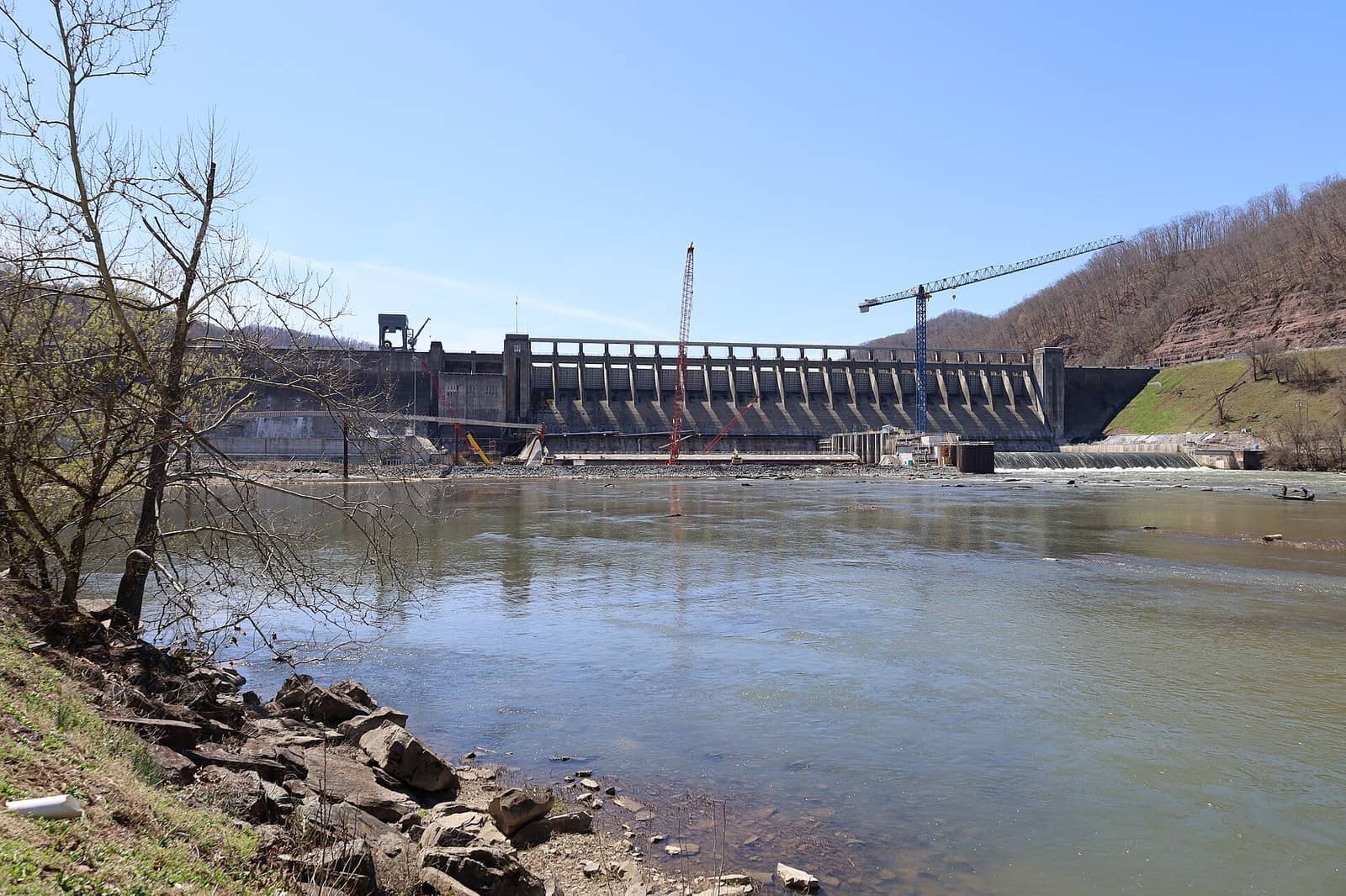 Bluestone Dam on the New River above Hinton, West Virginia, with its spillway gates and stilling basin