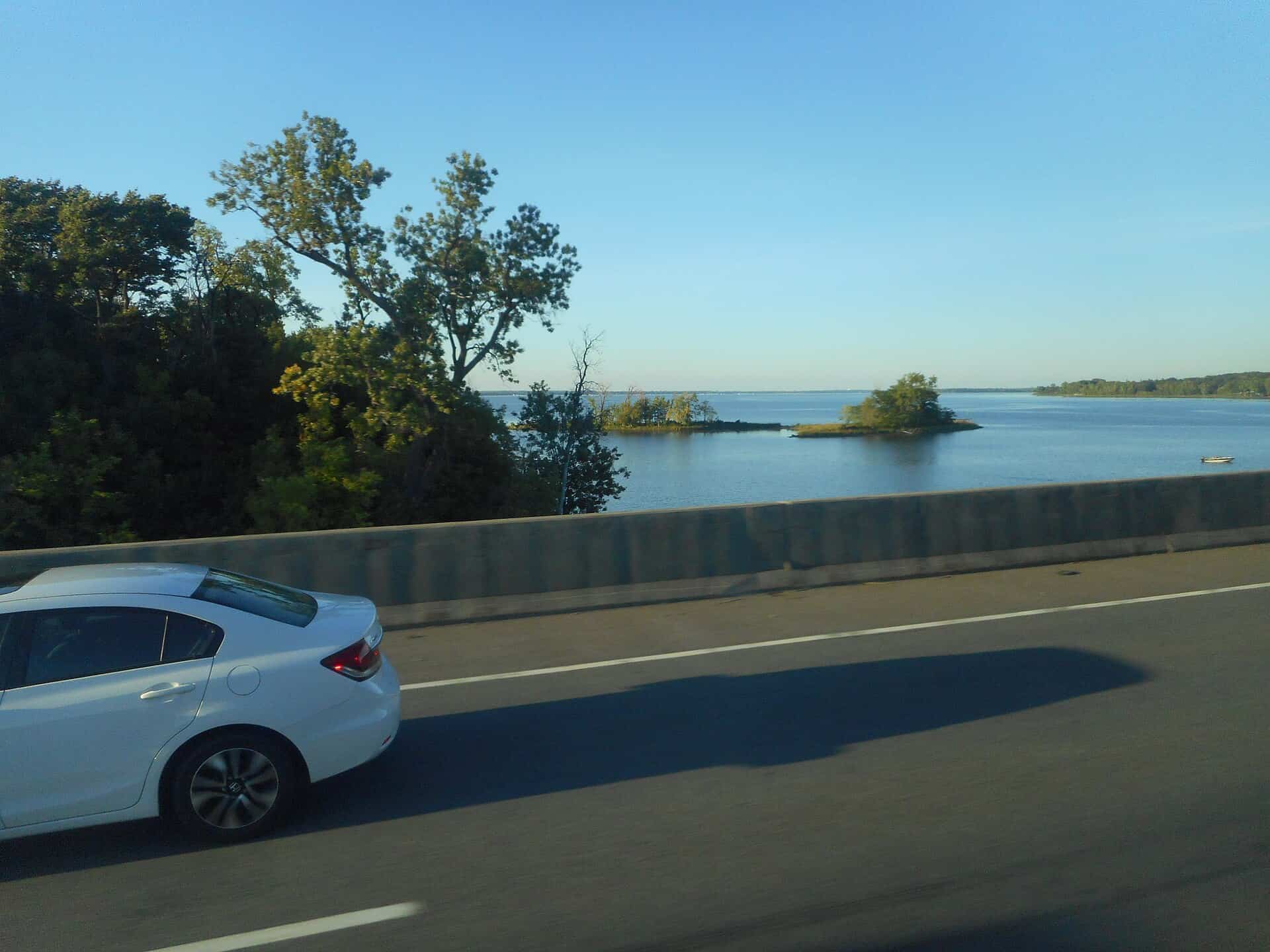 The Île-aux-Tourtes Bridge carrying Autoroute 40 over Lac des Deux Montagnes