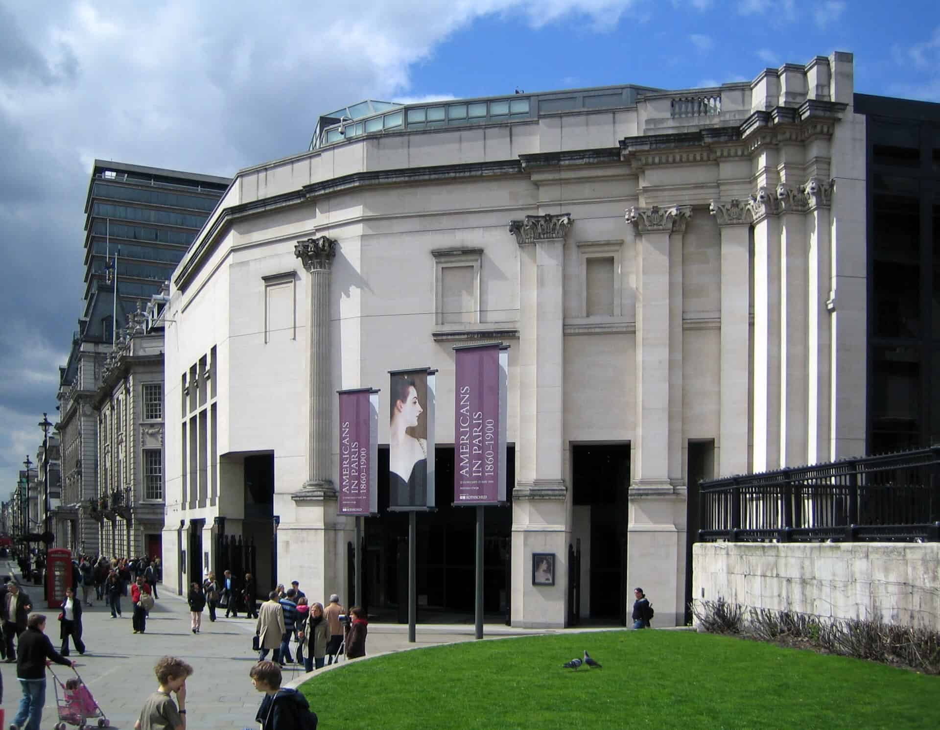 Portland stone facade of the Sainsbury Wing at the National Gallery in London, with its recessed ground-floor entrance bays