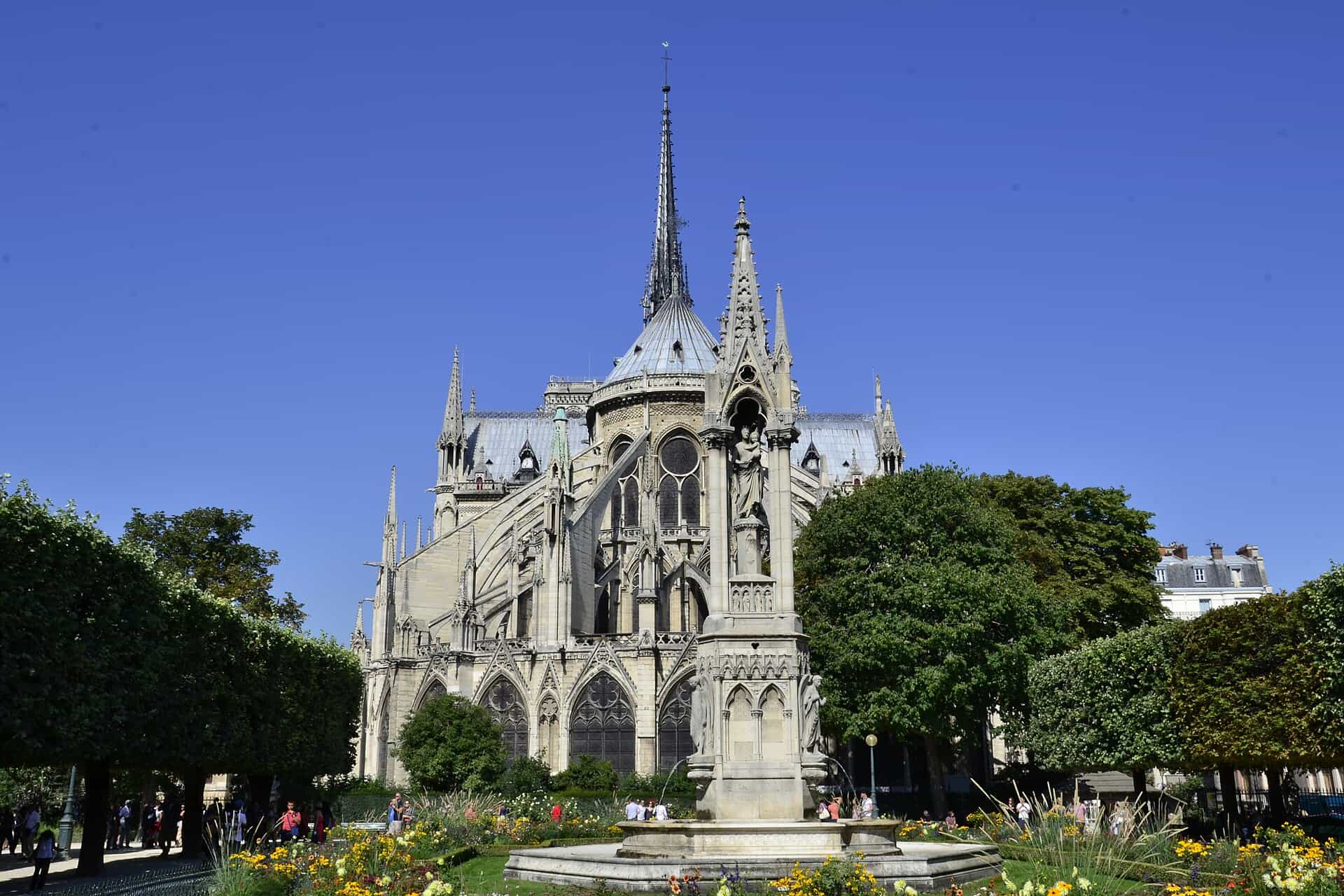 East end of Notre-Dame de Paris showing the chevet and the fan of apse flying buttresses