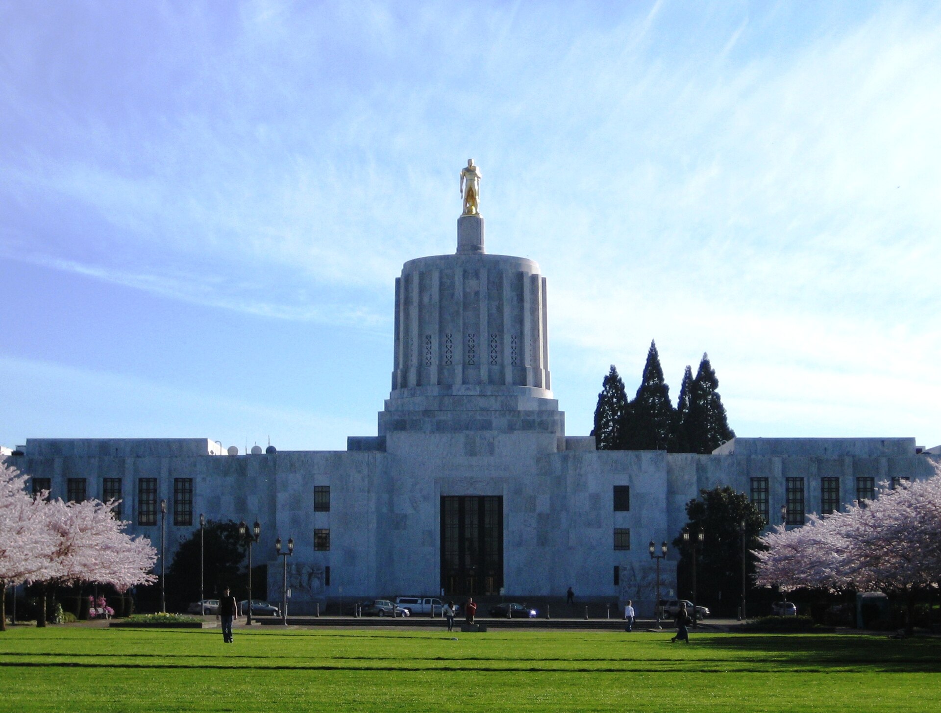 Projects The 1938 Oregon State Capitol in Salem, seen from the south lawn with the Oregon Pioneer statue atop the rotunda tower